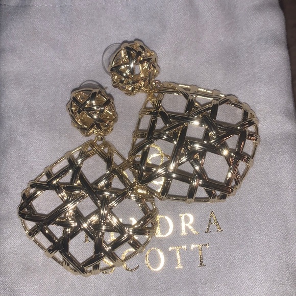 Kendra Scott Jewelry - Kendra Scott beautiful statement earrings